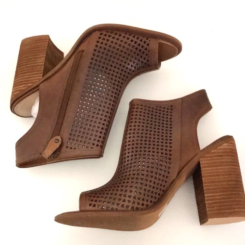 Kelsi Dagger Boots Size 9
